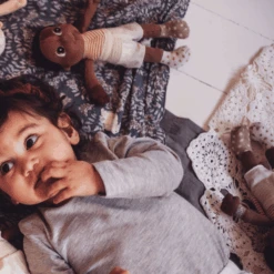 Rubens Barn Muñeca Basil - Mini Ecobuds -Tienda De Juguetes Para Niños rubens barn muneca basil mini ecobuds a359764 4